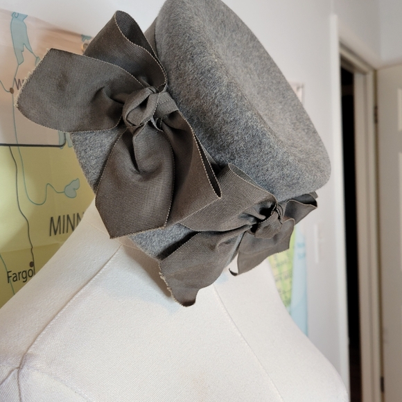 Vintage Hat By Ritz Elegant Gray Wool Hat with Bow - Picture 3 of 9